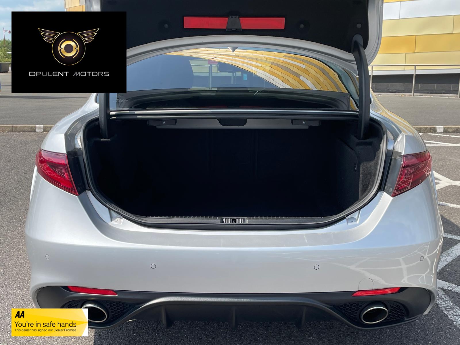 Alfa Romeo Giulia 2.2 TD Speciale Saloon 4dr Diesel Auto Euro 6 (s/s) (180 ps)