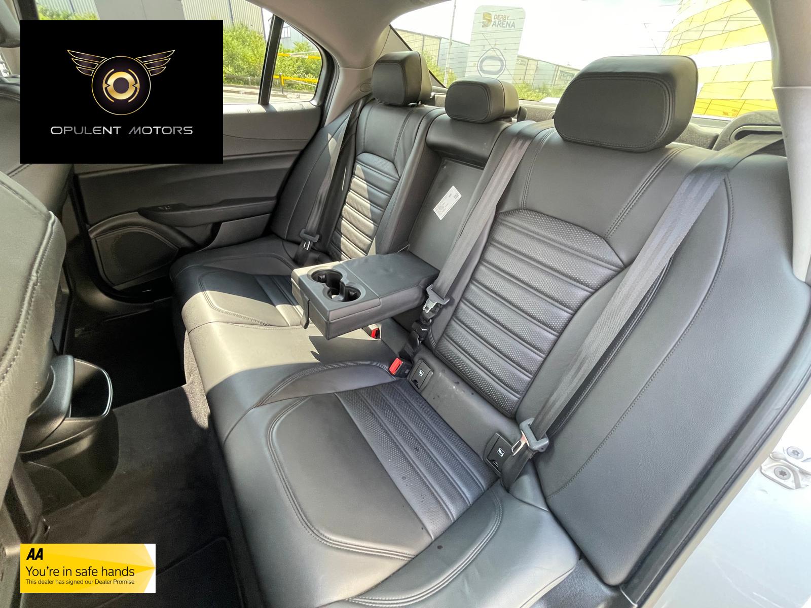 Alfa Romeo Giulia 2.2 TD Speciale Saloon 4dr Diesel Auto Euro 6 (s/s) (180 ps)