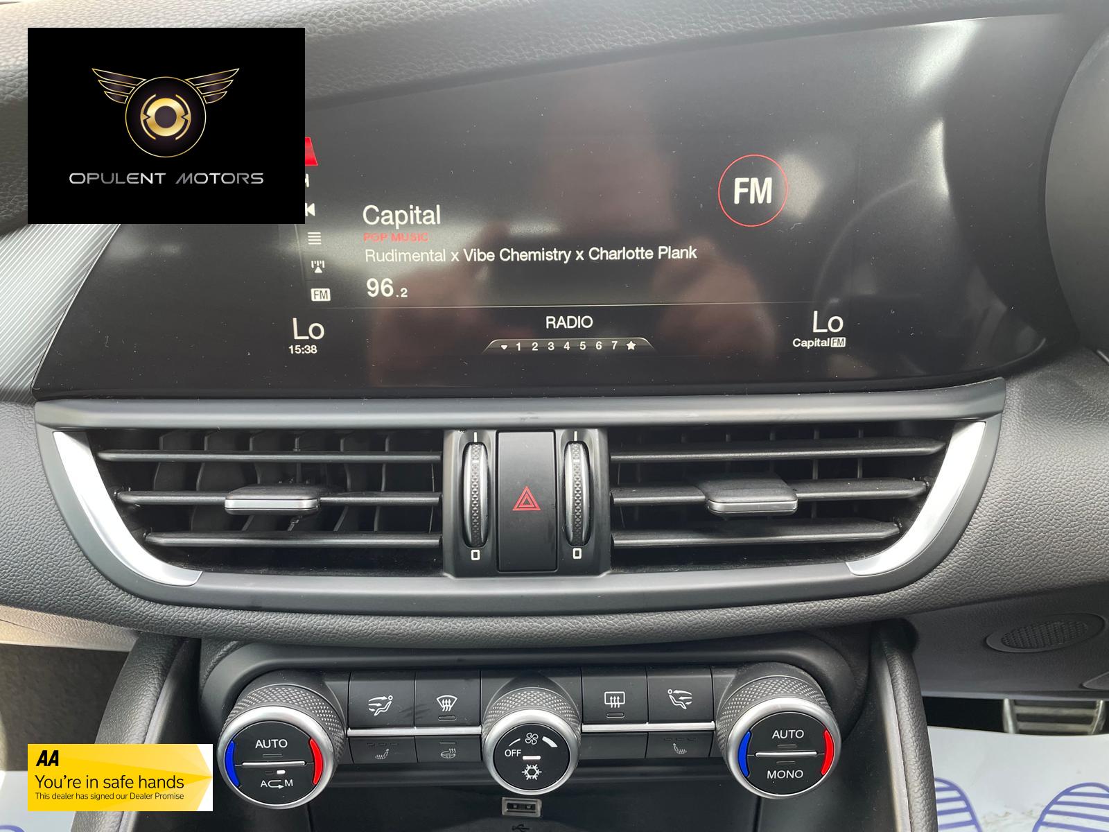 Alfa Romeo Giulia 2.2 TD Speciale Saloon 4dr Diesel Auto Euro 6 (s/s) (180 ps)