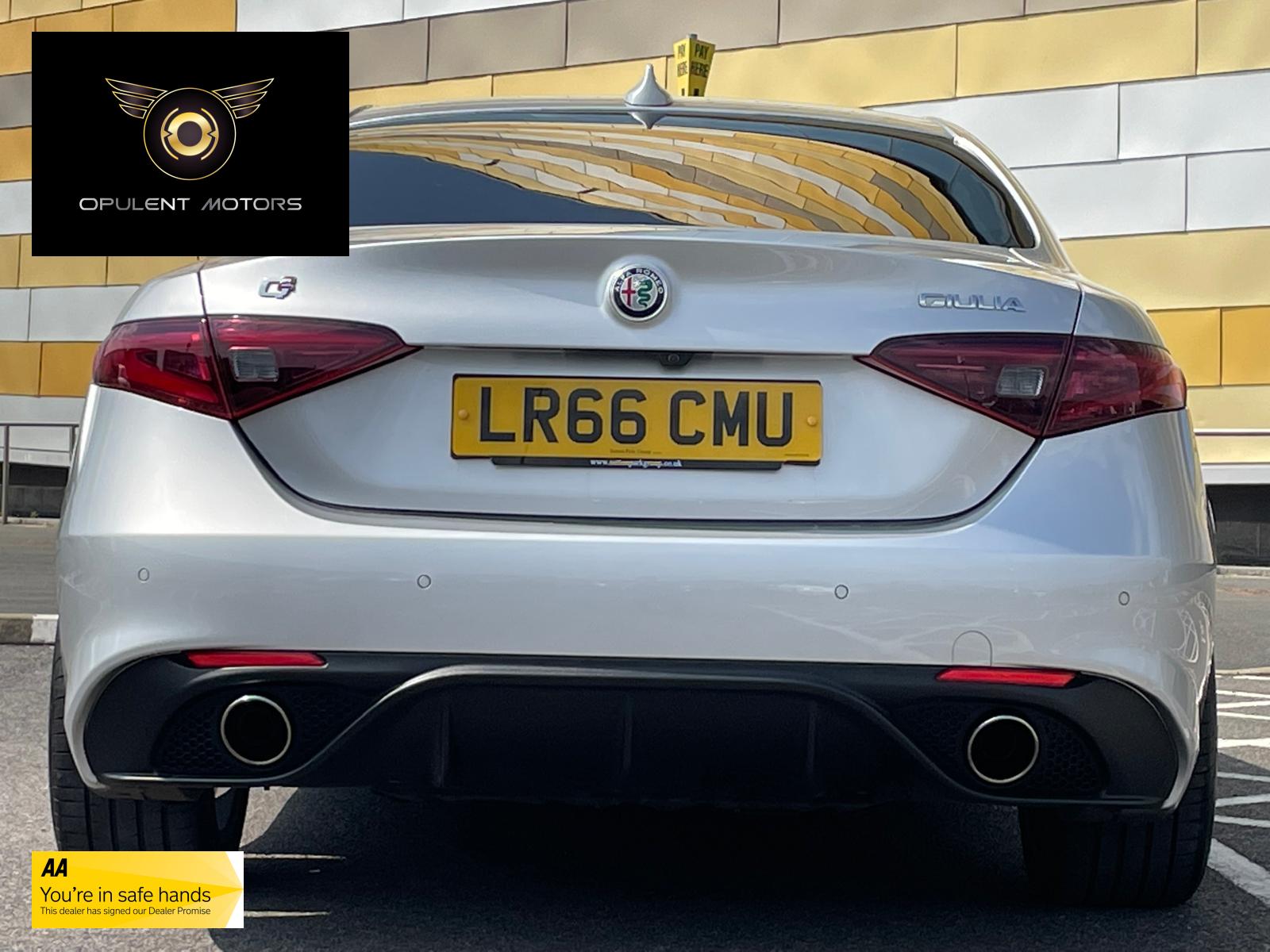 Alfa Romeo Giulia 2.2 TD Speciale Saloon 4dr Diesel Auto Euro 6 (s/s) (180 ps)