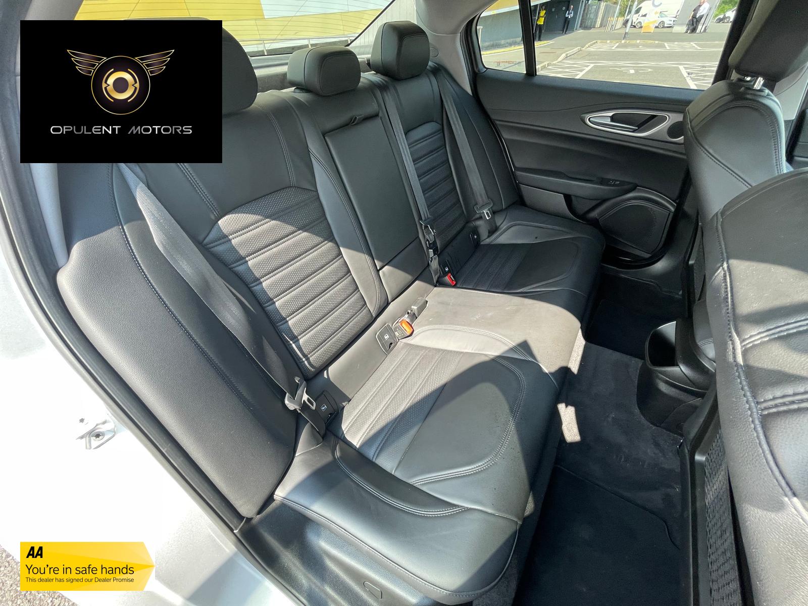 Alfa Romeo Giulia 2.2 TD Speciale Saloon 4dr Diesel Auto Euro 6 (s/s) (180 ps)