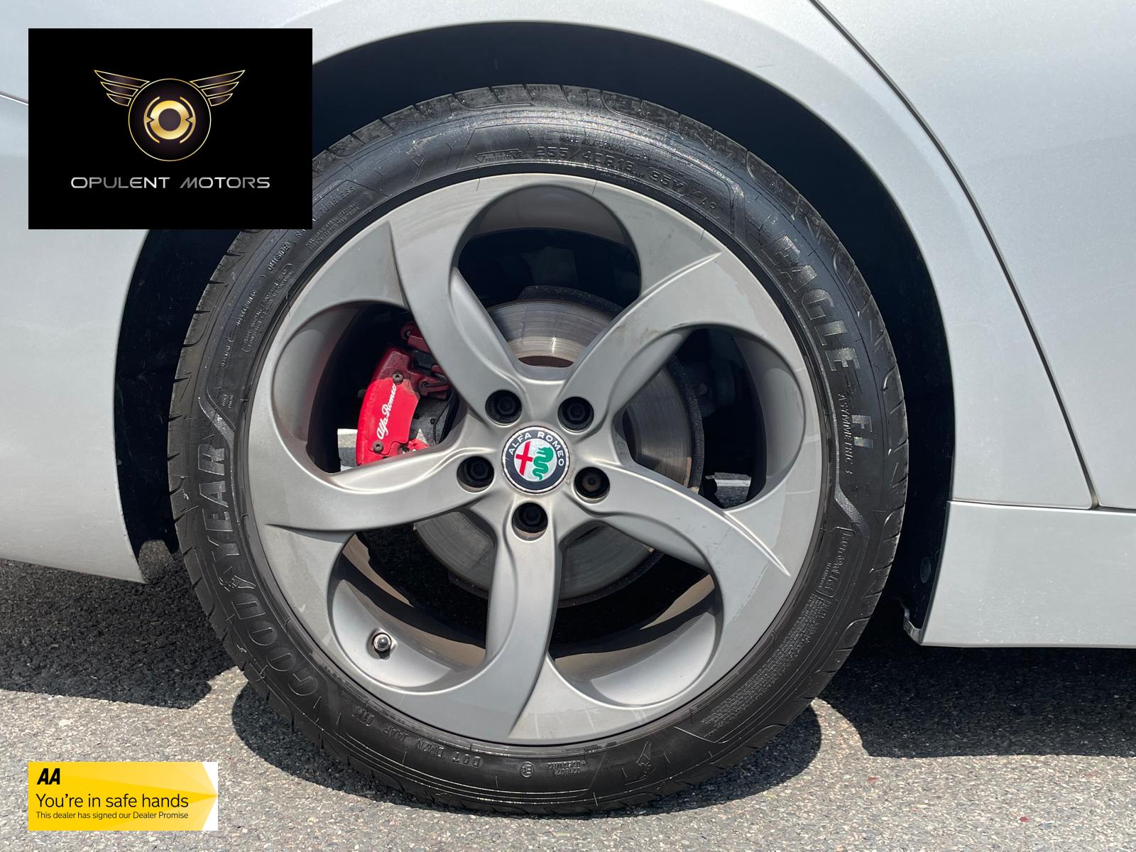 Alfa Romeo Giulia 2.2 TD Speciale Saloon 4dr Diesel Auto Euro 6 (s/s) (180 ps)