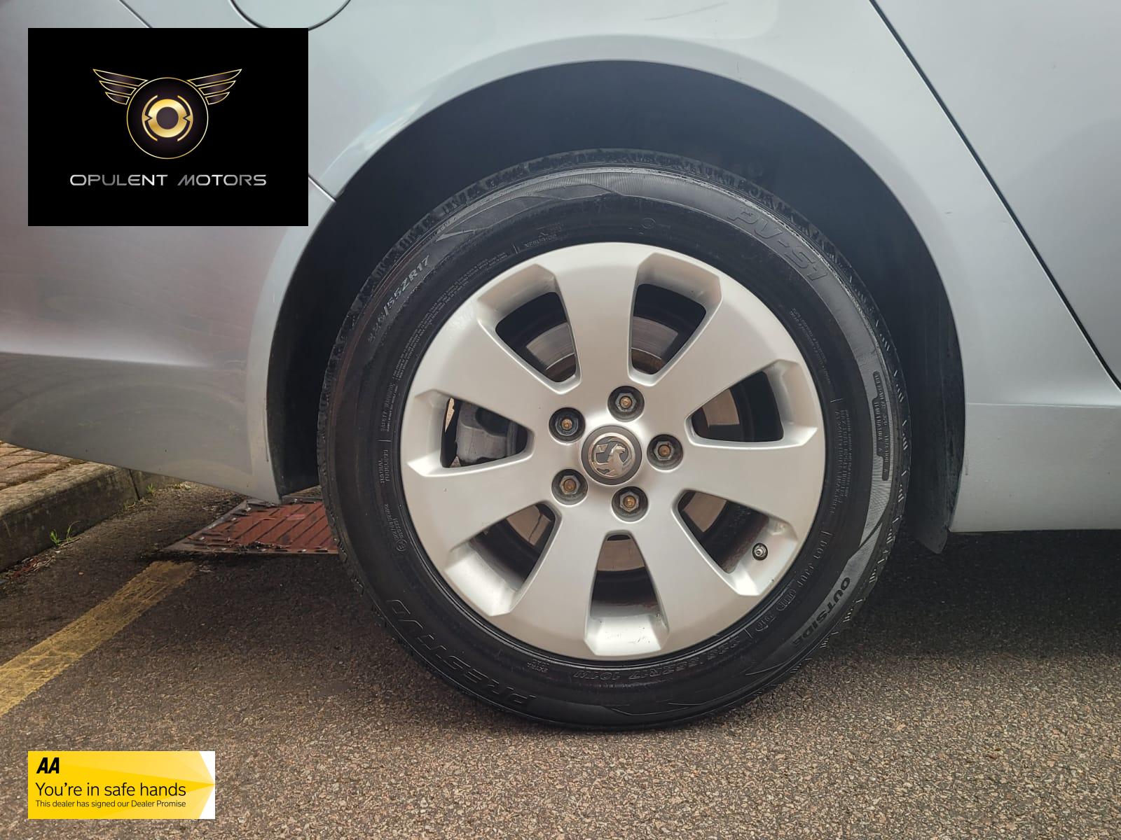 Vauxhall Insignia 2.0 CDTi SE Nav Hatchback 5dr Diesel Auto Euro 5 (160 ps)