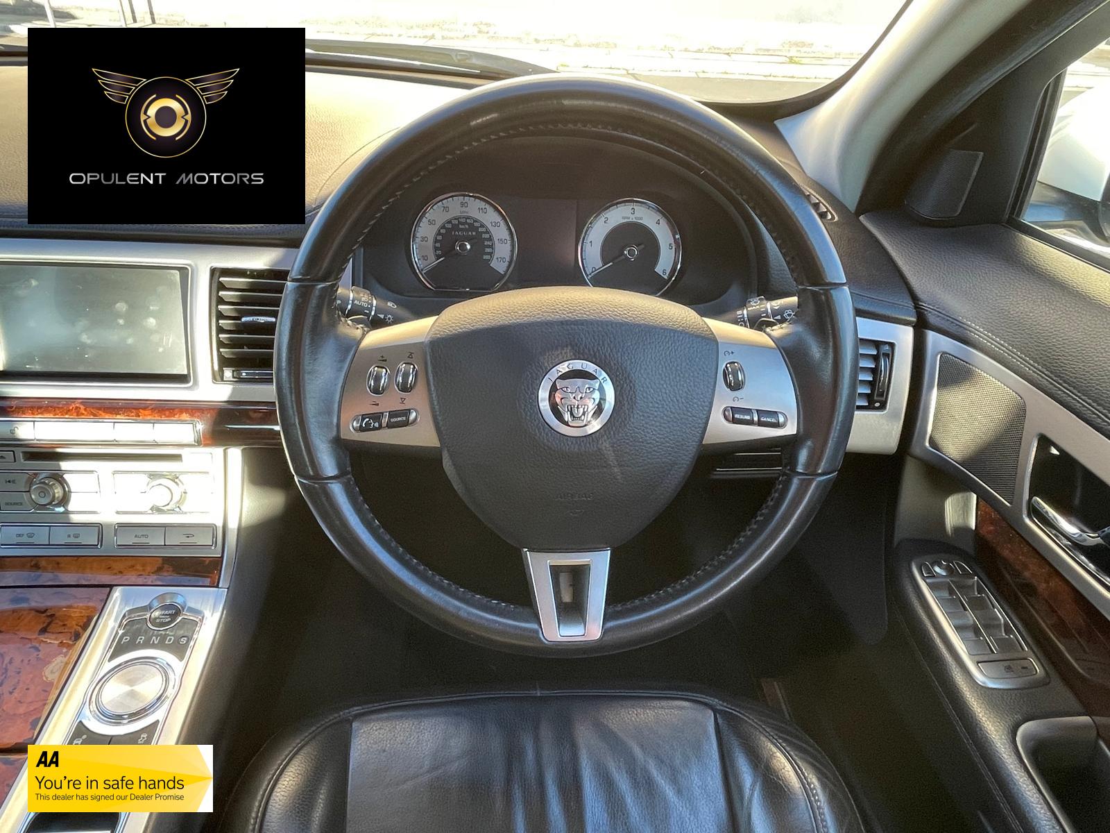 Jaguar XF 3.0d V6 Luxury Saloon 4dr Diesel Auto Euro 5 (240 ps)