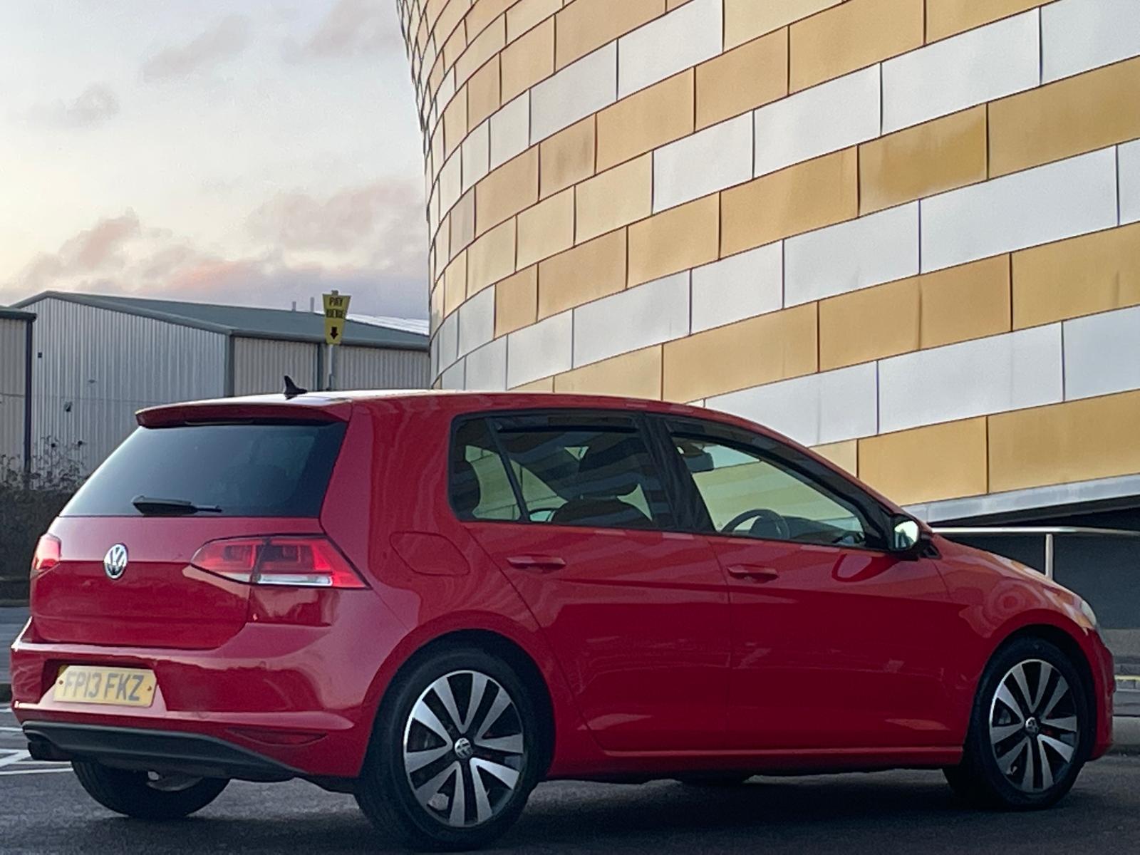 Volkswagen Golf 2.0 TDI BlueMotion Tech GT Hatchback 5dr Diesel DSG Euro 5 (s/s) (150 ps)