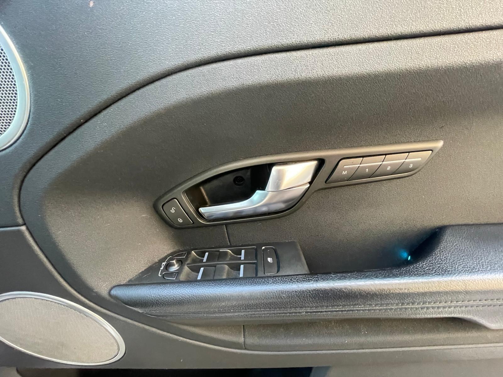 Land Rover Range Rover Evoque 2.2 TD4 Pure SUV 5dr Diesel Manual 4WD Euro 5 (s/s) (150 ps)