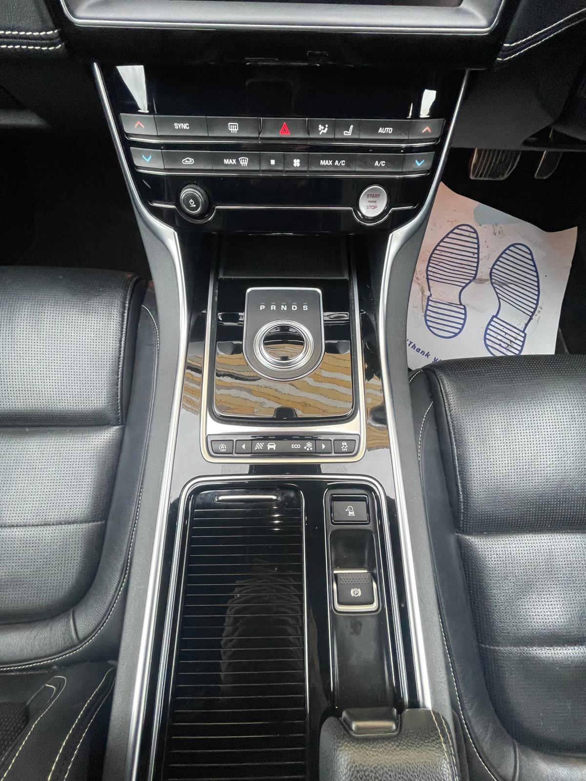 Jaguar XE 2.0i GPF R-Sport Saloon 4dr Petrol Auto Euro 6 (s/s) (250 ps)