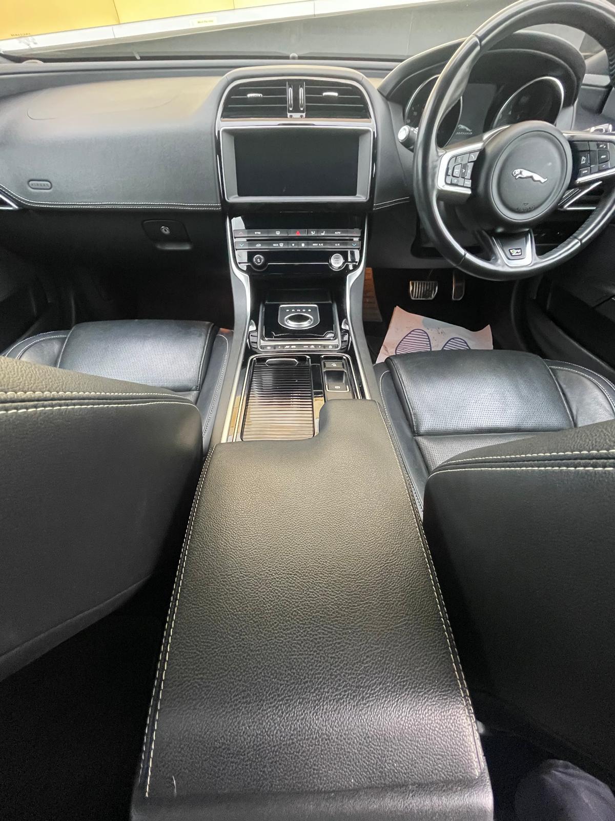 Jaguar XE 2.0i GPF R-Sport Saloon 4dr Petrol Auto Euro 6 (s/s) (250 ps)