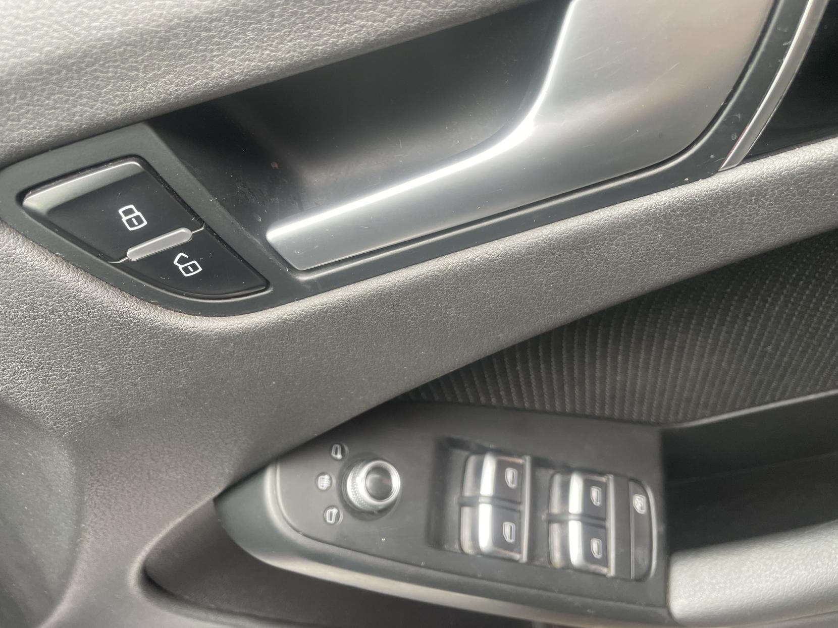 Audi A4 Avant 2.0 TDI S line Estate 5dr Diesel Manual Euro 5 (s/s) (143 ps)