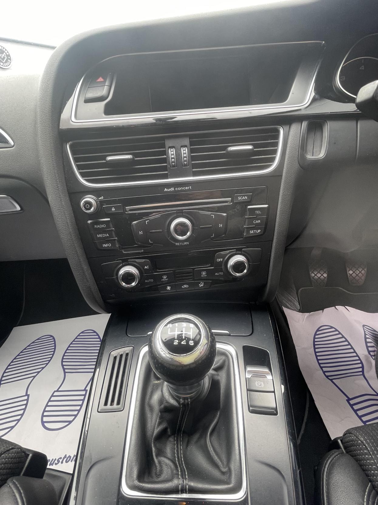 Audi A4 Avant 2.0 TDI S line Estate 5dr Diesel Manual Euro 5 (s/s) (143 ps)