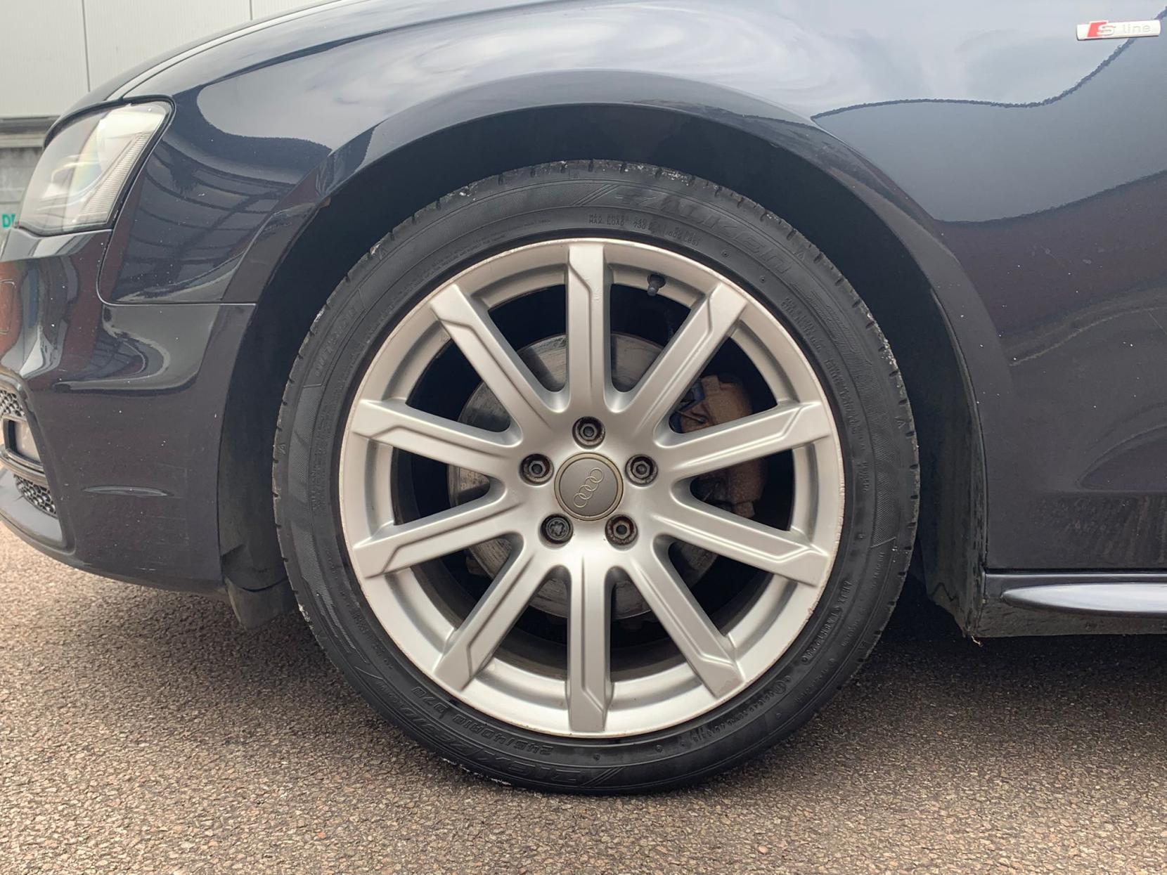 Audi A4 Avant 2.0 TDI S line Estate 5dr Diesel Manual Euro 5 (s/s) (143 ps)