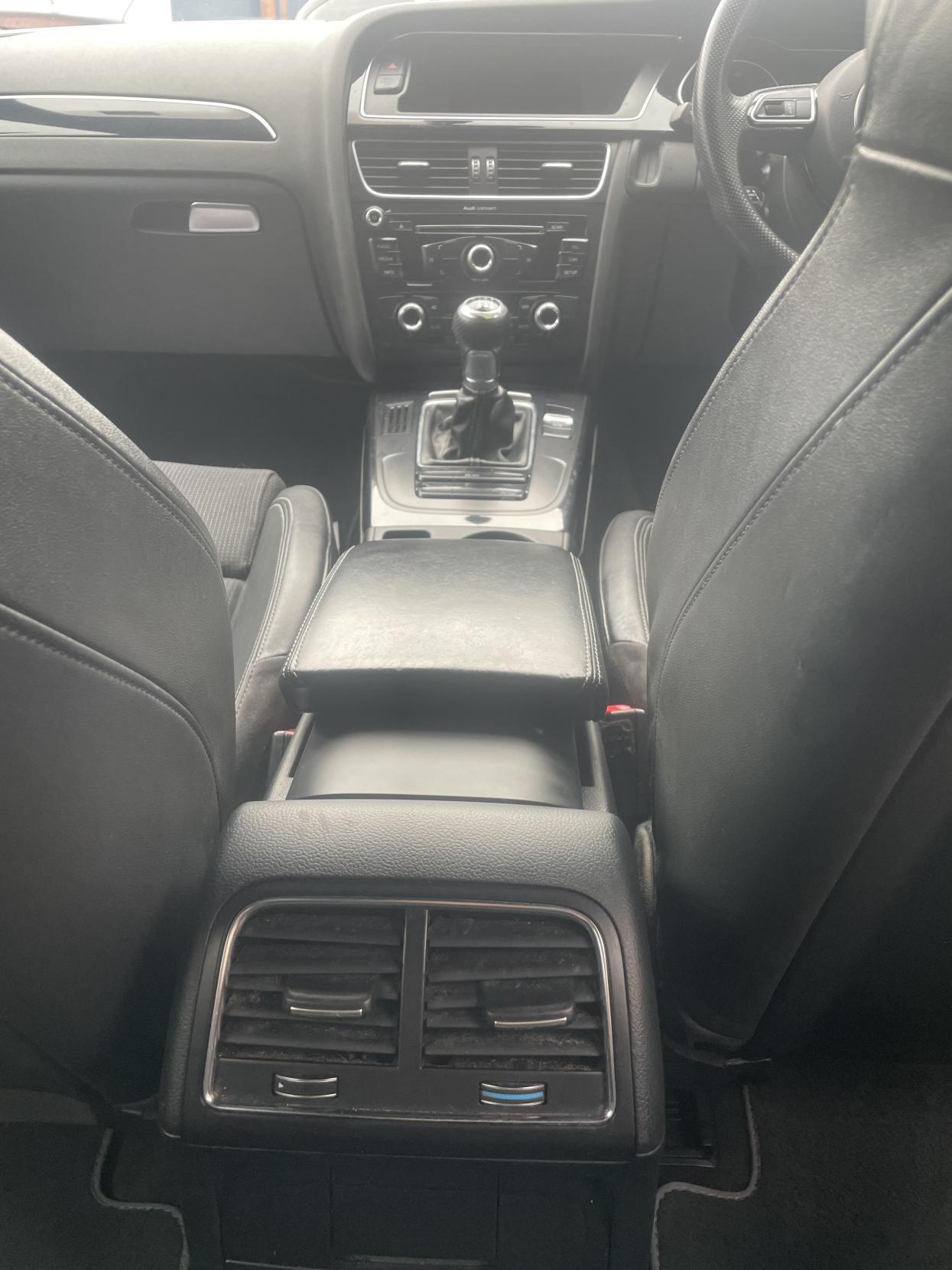 Audi A4 Avant 2.0 TDI S line Estate 5dr Diesel Manual Euro 5 (s/s) (143 ps)