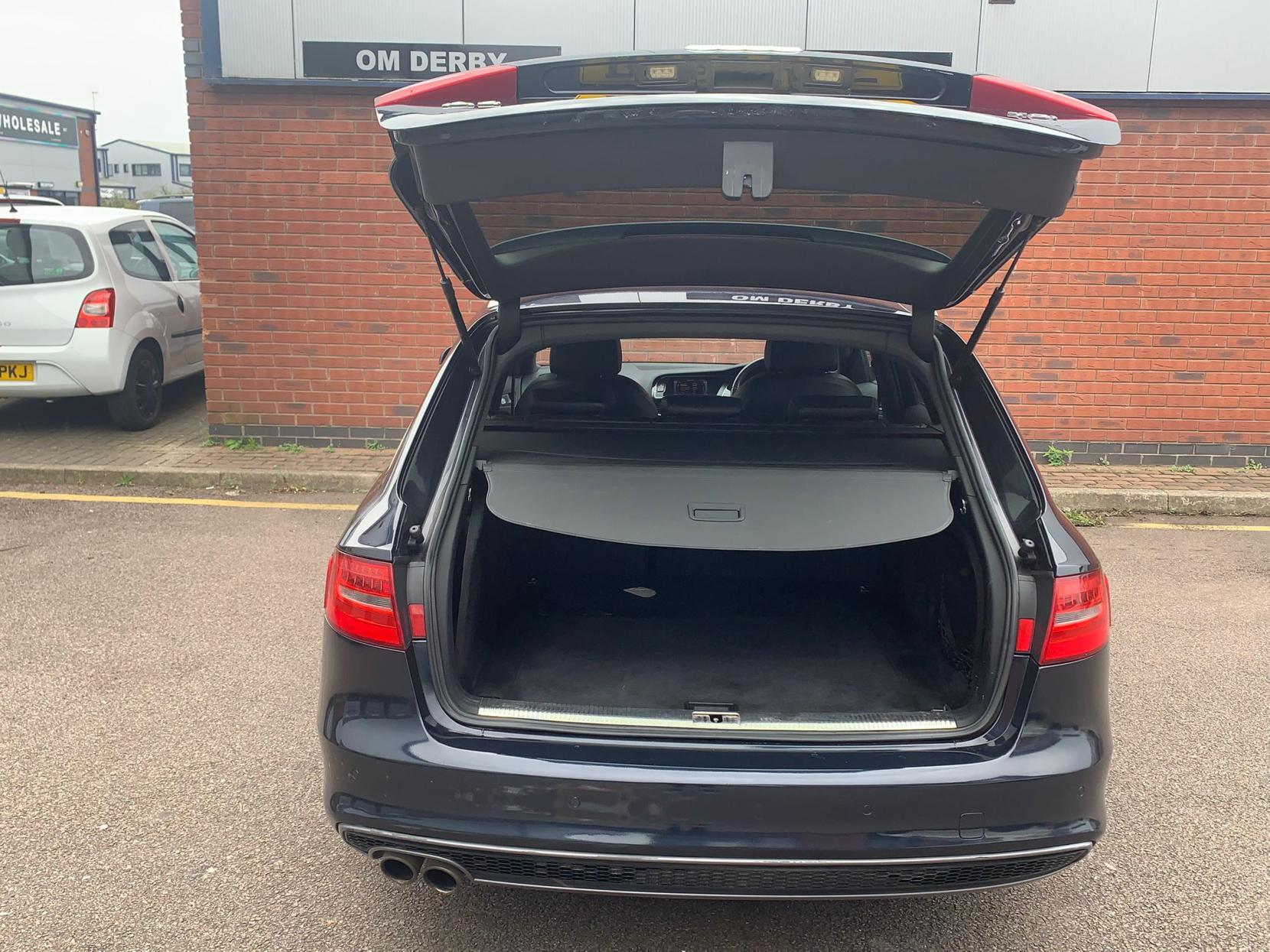 Audi A4 Avant 2.0 TDI S line Estate 5dr Diesel Manual Euro 5 (s/s) (143 ps)