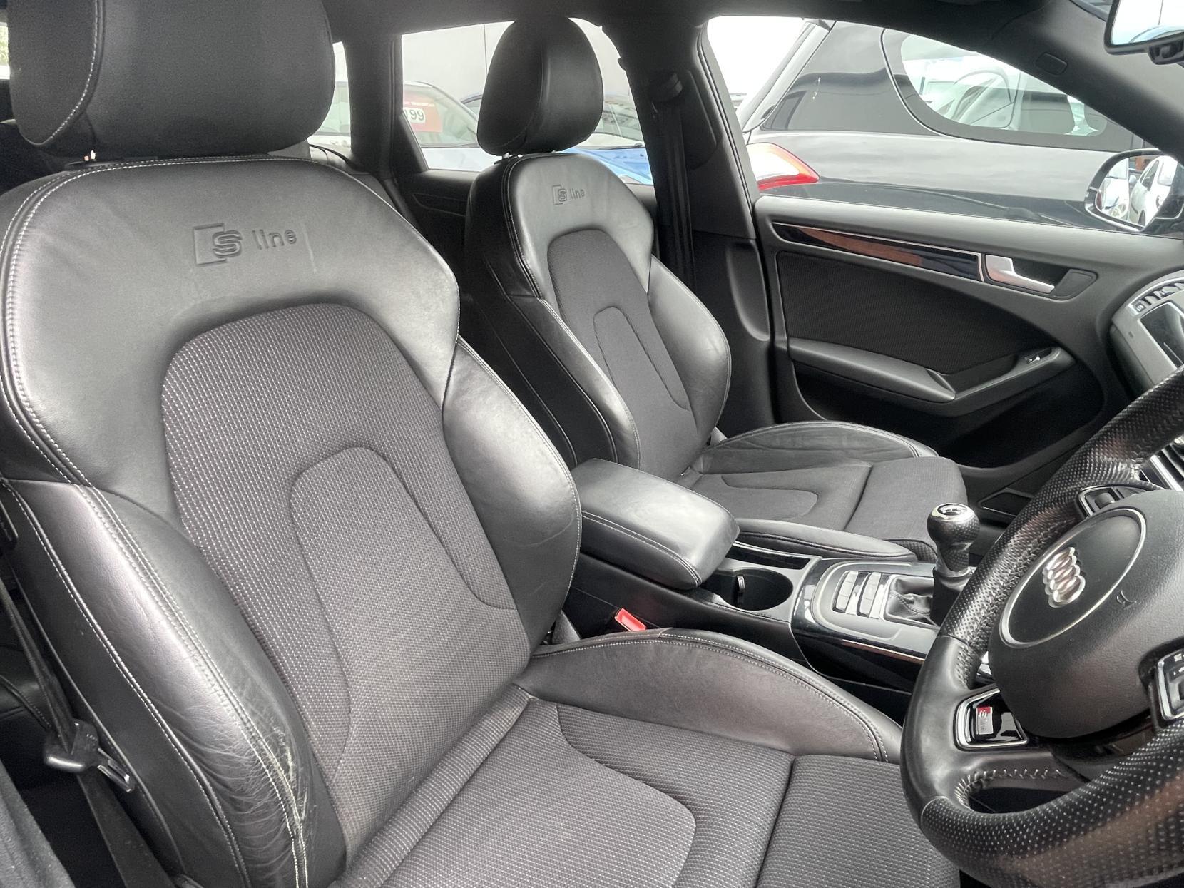 Audi A4 Avant 2.0 TDI S line Estate 5dr Diesel Manual Euro 5 (s/s) (143 ps)