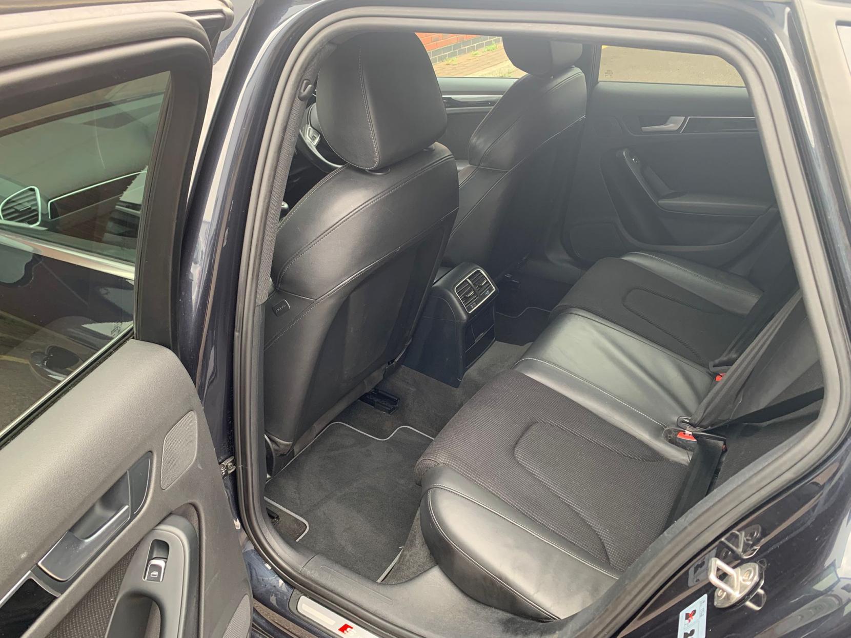 Audi A4 Avant 2.0 TDI S line Estate 5dr Diesel Manual Euro 5 (s/s) (143 ps)