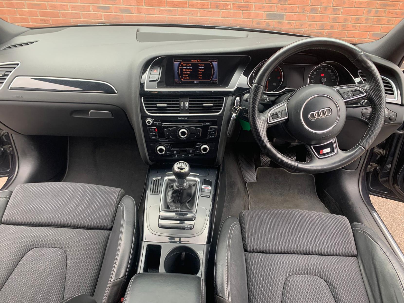 Audi A4 Avant 2.0 TDI S line Estate 5dr Diesel Manual Euro 5 (s/s) (143 ps)