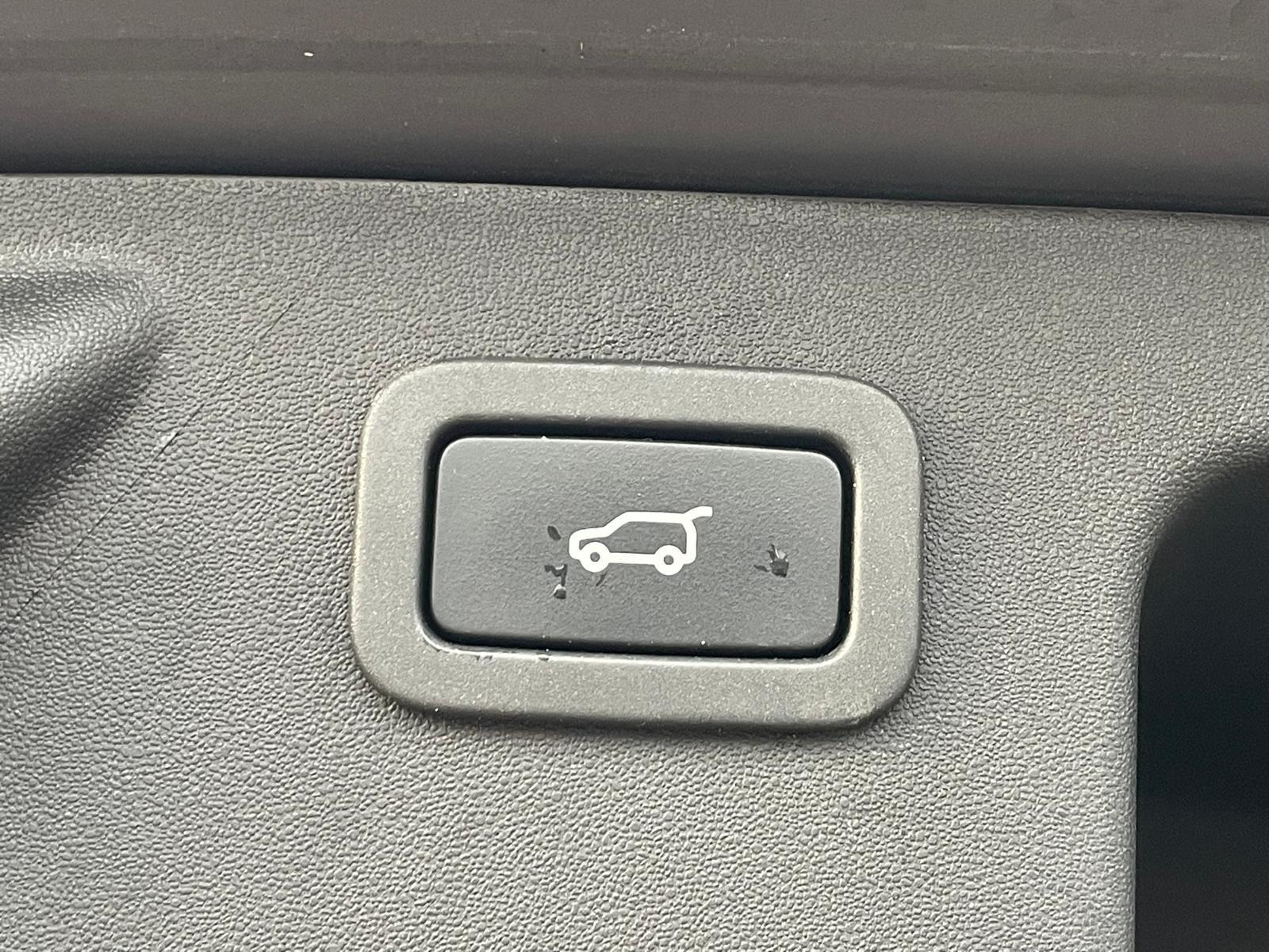 Land Rover Discovery Sport 2.0 TD4 SE Tech SUV 5dr Diesel Auto 4WD Euro 6 (s/s) (180 ps)