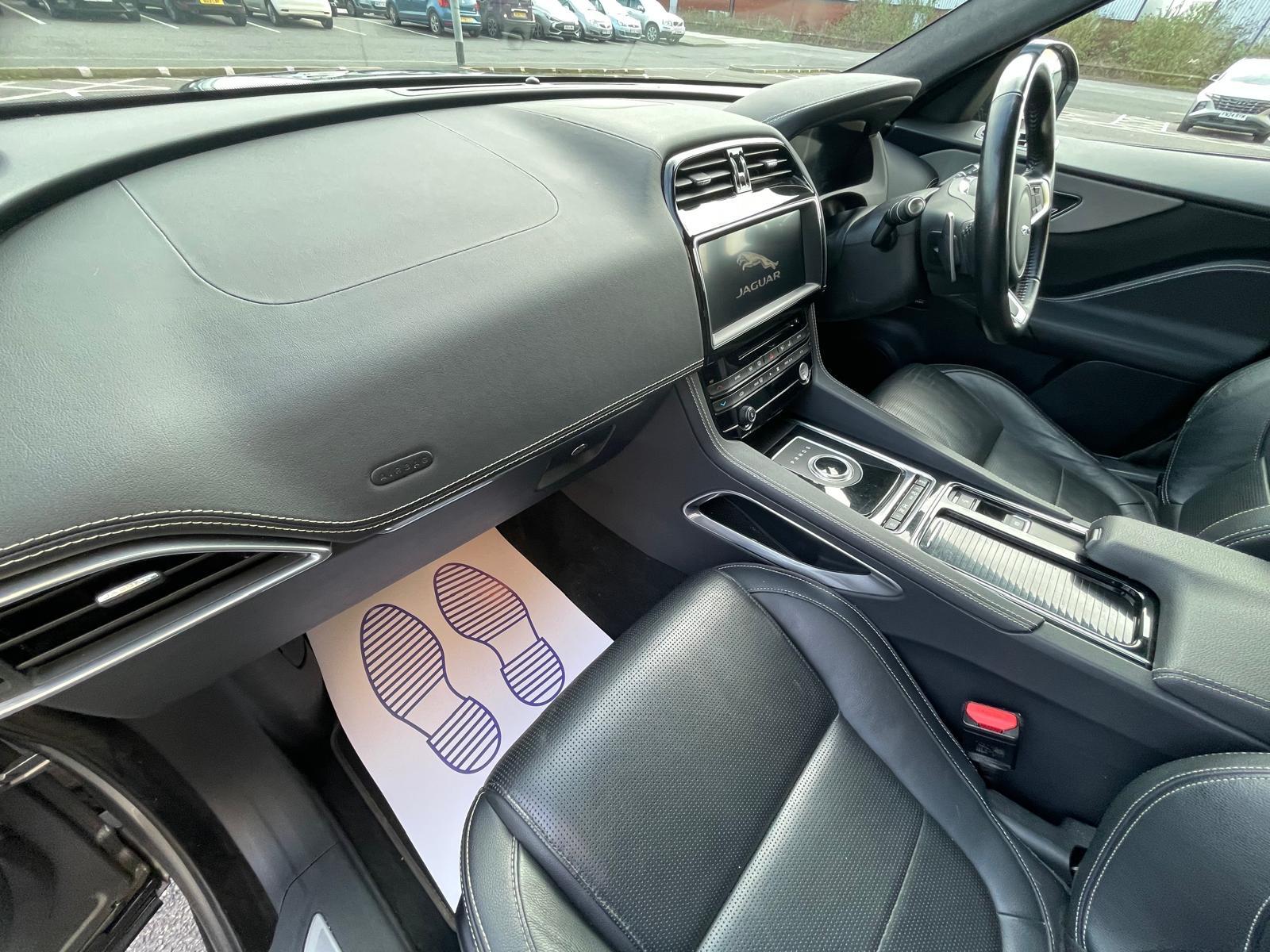 Jaguar F-PACE 2.0 D180 Chequered Flag SUV 5dr Diesel Auto AWD Euro 6 (s/s) (180 ps)