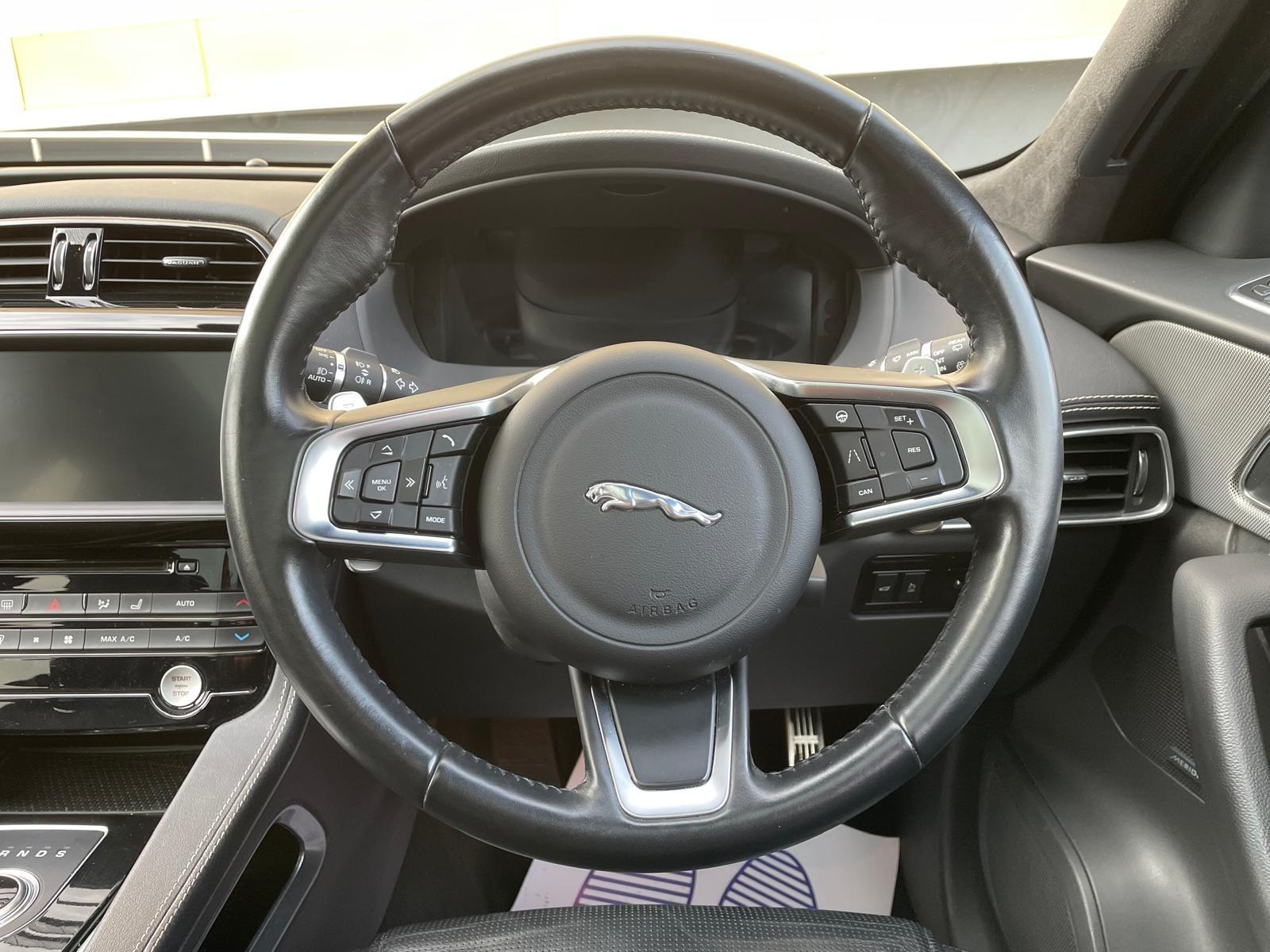 Jaguar F-PACE 2.0 D180 Chequered Flag SUV 5dr Diesel Auto AWD Euro 6 (s/s) (180 ps)
