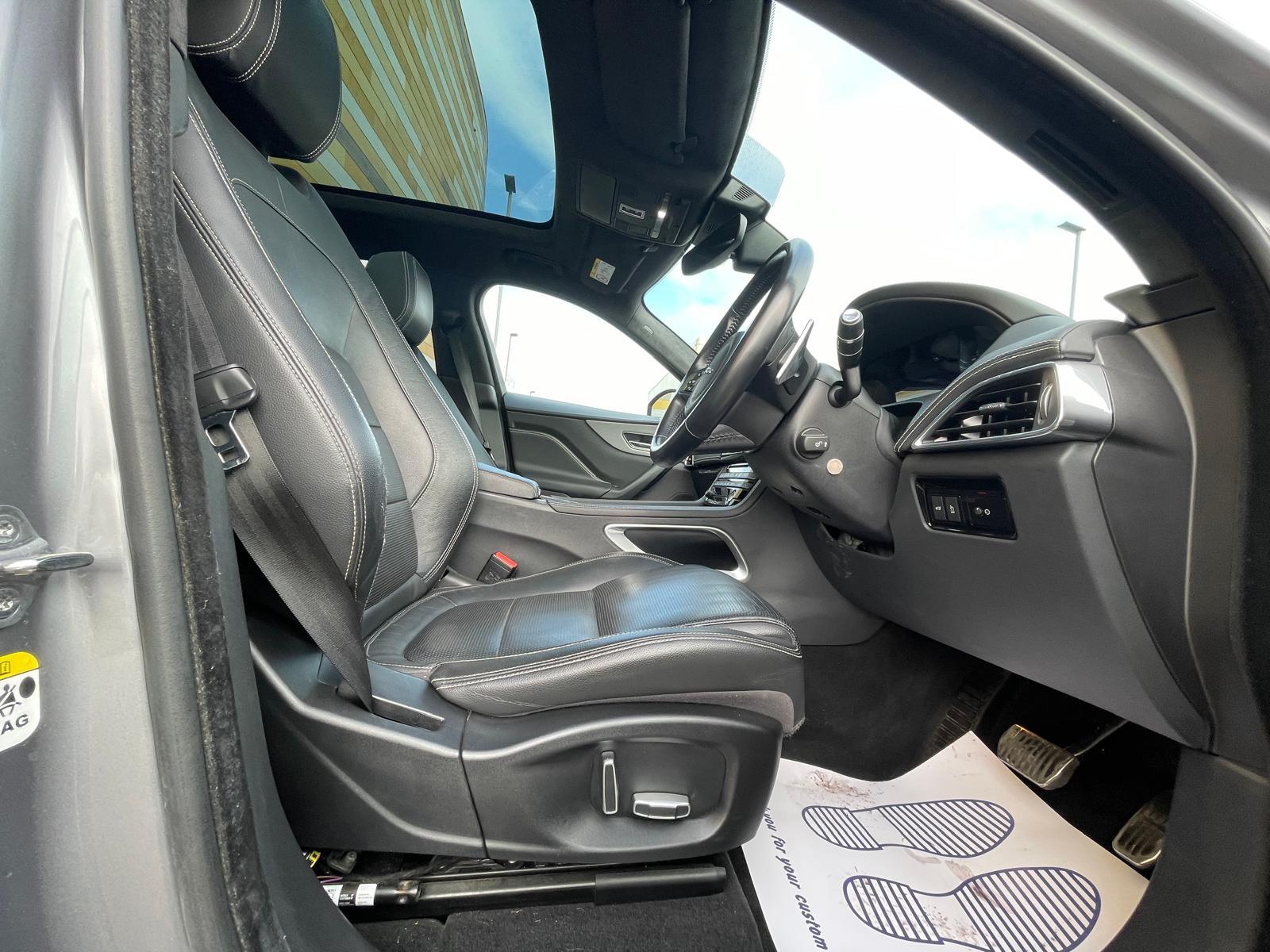 Jaguar F-PACE 2.0 D180 Chequered Flag SUV 5dr Diesel Auto AWD Euro 6 (s/s) (180 ps)