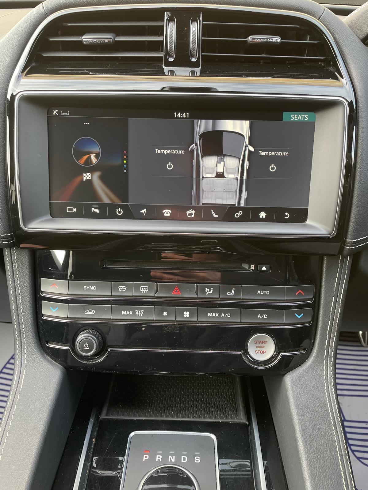 Jaguar F-PACE 2.0 D180 Chequered Flag SUV 5dr Diesel Auto AWD Euro 6 (s/s) (180 ps)