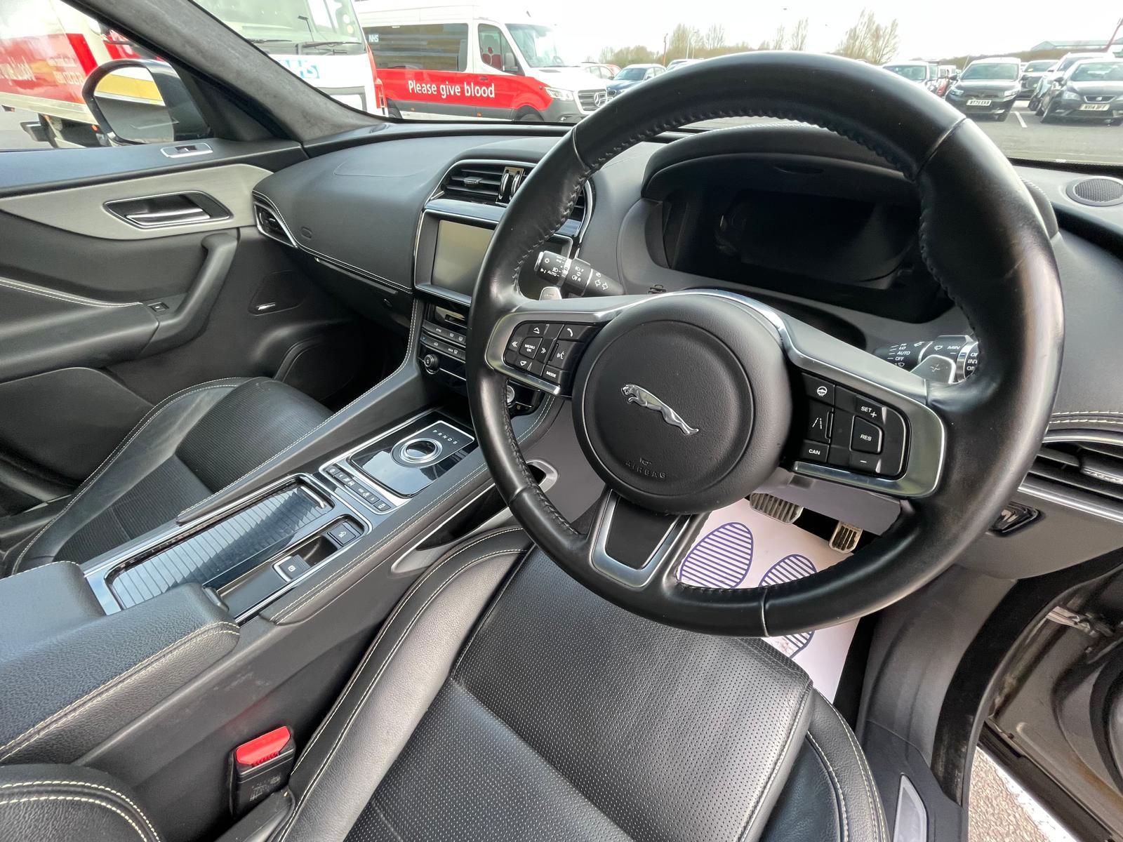 Jaguar F-PACE 2.0 D180 Chequered Flag SUV 5dr Diesel Auto AWD Euro 6 (s/s) (180 ps)