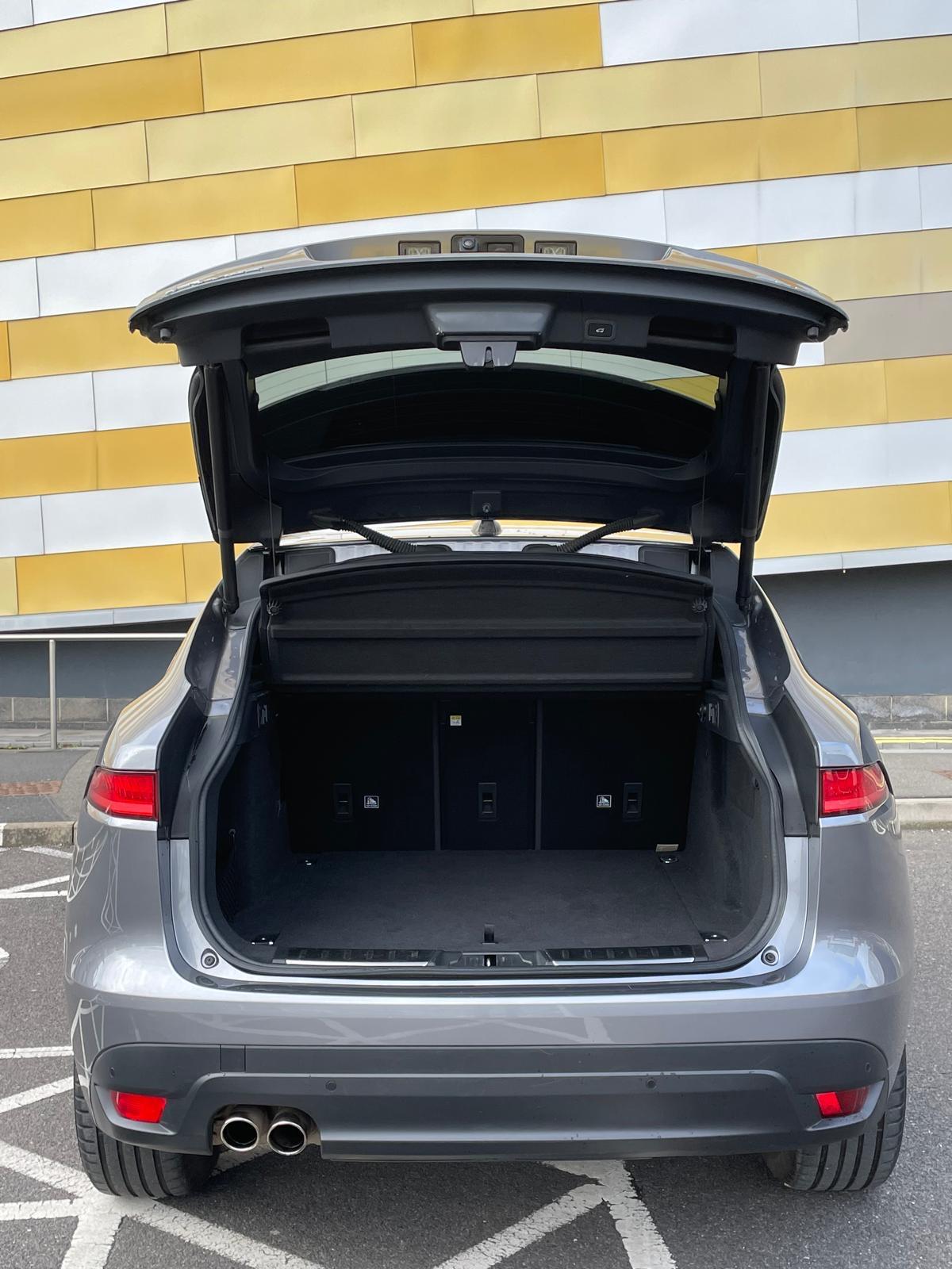 Jaguar F-PACE 2.0 D180 Chequered Flag SUV 5dr Diesel Auto AWD Euro 6 (s/s) (180 ps)