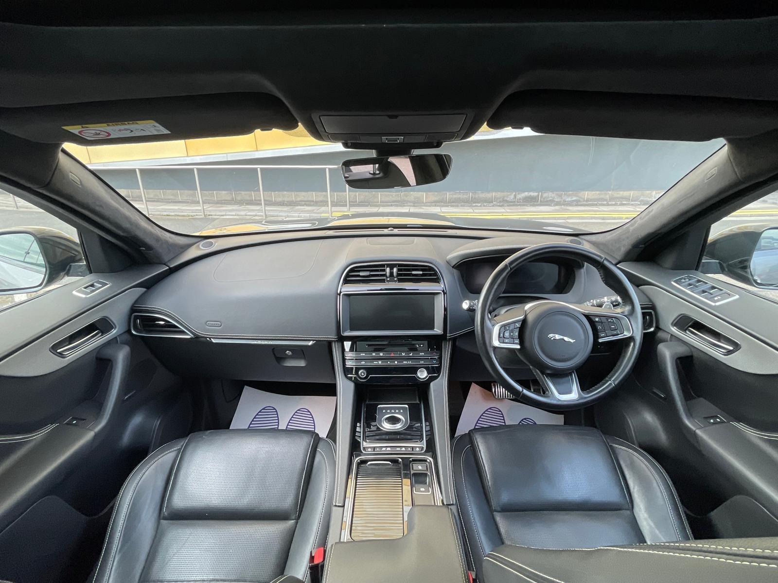 Jaguar F-PACE 2.0 D180 Chequered Flag SUV 5dr Diesel Auto AWD Euro 6 (s/s) (180 ps)
