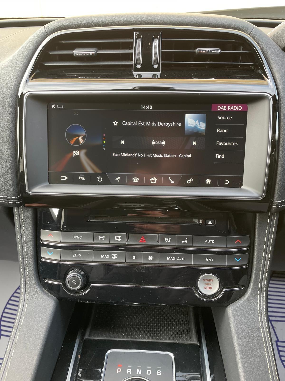 Jaguar F-PACE 2.0 D180 Chequered Flag SUV 5dr Diesel Auto AWD Euro 6 (s/s) (180 ps)