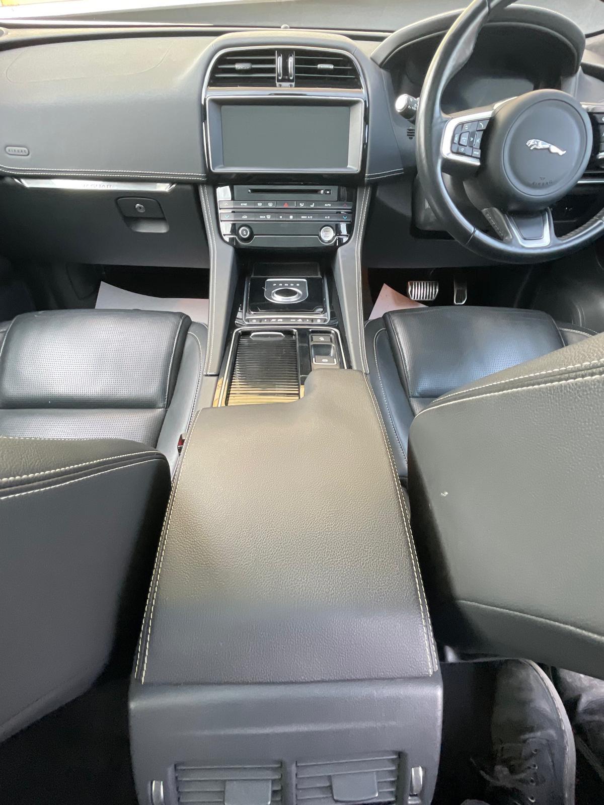 Jaguar F-PACE 2.0 D180 Chequered Flag SUV 5dr Diesel Auto AWD Euro 6 (s/s) (180 ps)