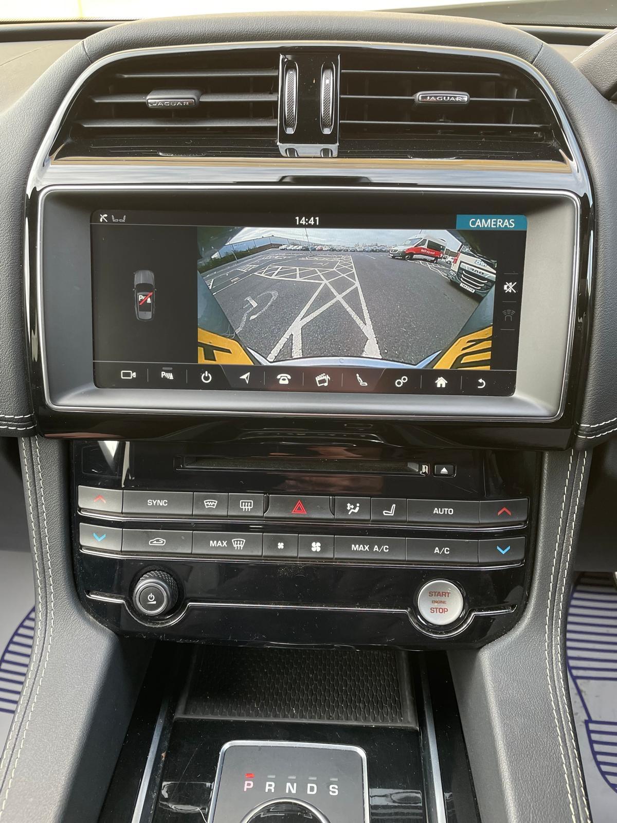 Jaguar F-PACE 2.0 D180 Chequered Flag SUV 5dr Diesel Auto AWD Euro 6 (s/s) (180 ps)